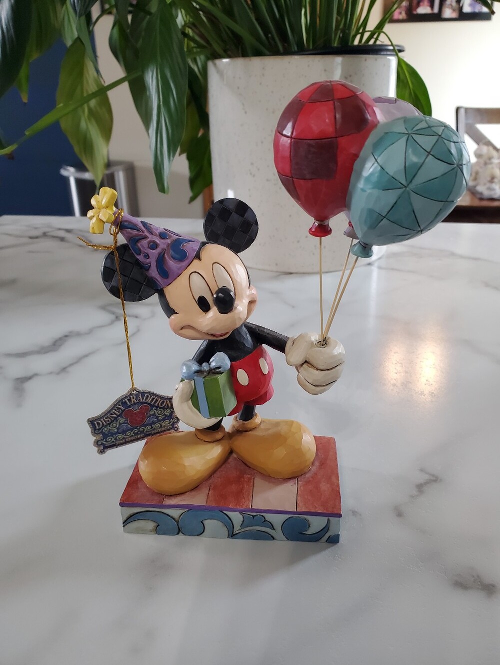Mickey Mouse Cheerful Celebration Figurine - Picture 9 of 16